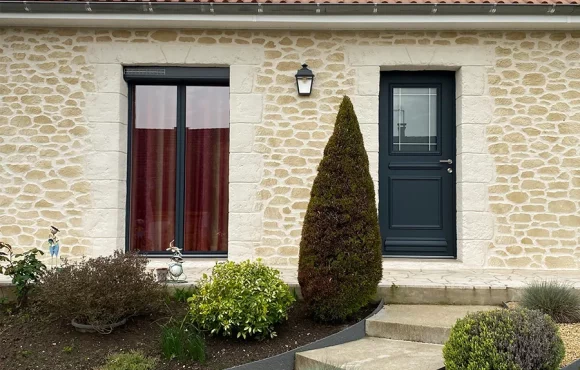 Portes d’entrée : PVC, Bois et Aluminium